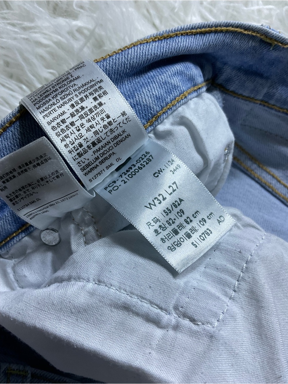 Levi’s Ribcage Straight Ankle Women's Jeans in All Alone Clean - Picture 4 of 6